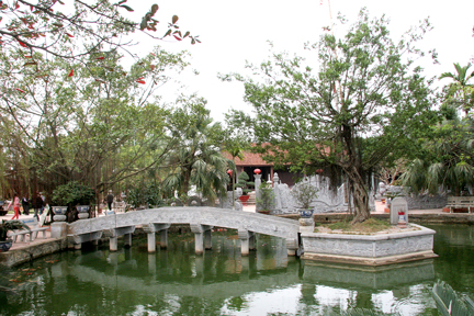 Hồ nước trong khu đền thờ Trạng trình Nguyễn Bỉnh Khiêm